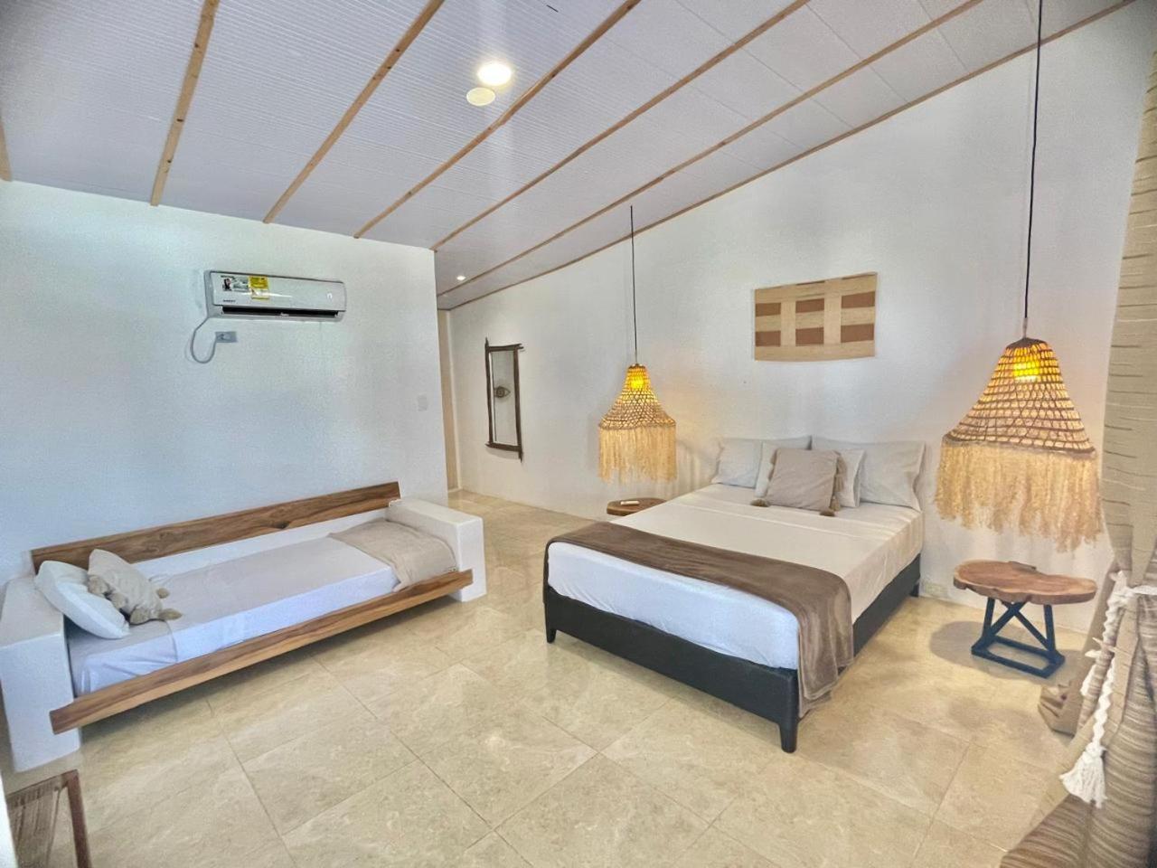Aiwa Hotel *